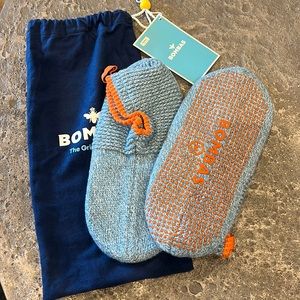 Bombas medium slippers, brand new with tags, aqua with orange accent